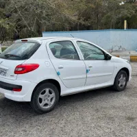 راننده خانم با  ماشین