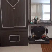کمد و میز آرایشی با آینه بزرگ