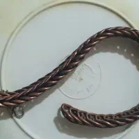باسلام خدمت دوستان عزیز یک عدد دست بند مس