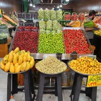 کارگر میوه فروشی
