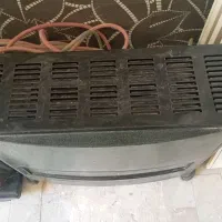 یک بخاری سبز رنگ تمیز