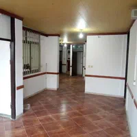 واحد تجاری 120 متری طبقه اول خیابان سعدی