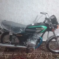 موتوریسکلت ۱۲۵ زمرد کویر