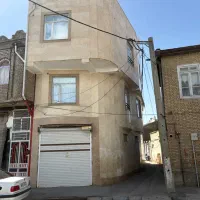 خانه دو طبقه دو‌سرویس در مرکز شهر