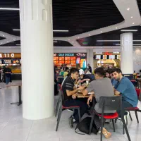 فروشنده و صندق دار
