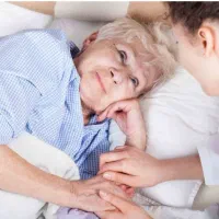 استخدام پرستار سالمندان
