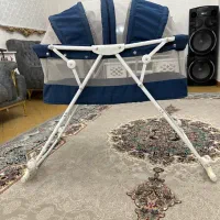 تخت کنار مادر