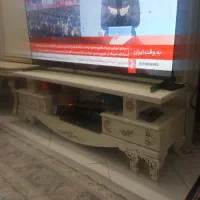 میز تلوزیون کاملا سالم بدون خط و خش