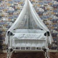 گهواره کنار تخت مادر دوحالته