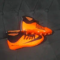 کفش استوک فوتبالی سایز ۳۹ وکفش کشتی ۳۷سایز بزرگ