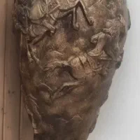 گلدان یک متر با نقش برجسته با پایه