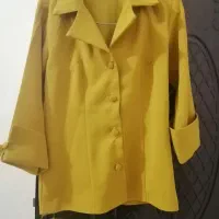 لباس ها در حد نو تمیز|لباس|نیشابور, خط کاشمر|دیوار