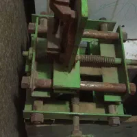 دستکاه خراطی سالم و درحال کار میباشد