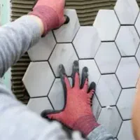 اجرای کاشی کاری کف و بدنه