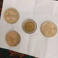 تعدادی سکه 500تومانی و 50 تومانی.