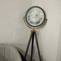 ساعت پایه دار