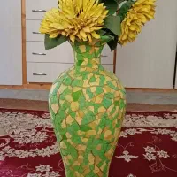 گلدان بزرگ با گل