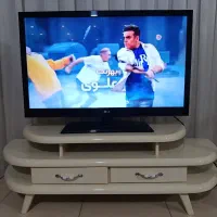 تلویزیون الجی ۴۲اینچ LG  همراه میز