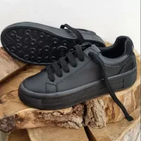 حراج کتونی و نیم بوت به علت تغییر کاربری|کیف، کفش، کمربند|تهران, شهرک شهید باقری|دیوار