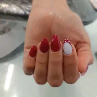 آموزش کاشت ناخن با تخفیف ۵۰%