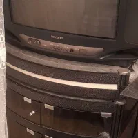 تلویزیون و میز