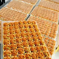 سفارش حلوا و خرما گردویی