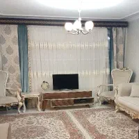 یک جفت کنار پرده ژاکارد و مخمل آبی