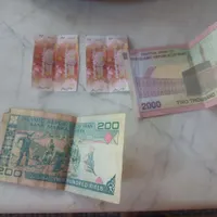 پول عتیق و بلیط اتوبوس قدیمی