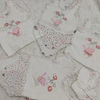 تعدادی لباس نوزادی