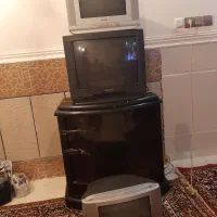 تلوزیون و میز سالم فروشی