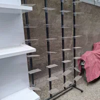 استند کفش و کتانی در حد نو بدون خرابی