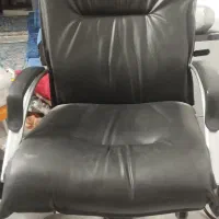 صندلی اداری در حد نو نرم و راحت