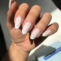 خدمات کاشت ناخن
