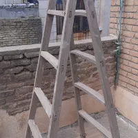 نردبان و نئوپان