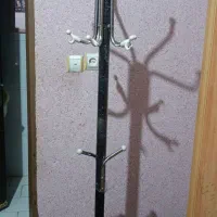 چوب لباسی ایستاده قدیمی