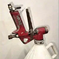 پیستوله بادی رنگ و پلاست، با بدنه و سوزن ضد زنگ .