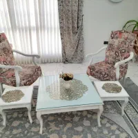 صندلی مبلی به همراه میز وسط
