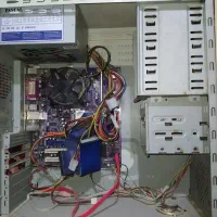 کیس و مانیتور قدیمی|قطعات و لوازم جانبی رایانه|اصفهان, شهرک کاوه|دیوار