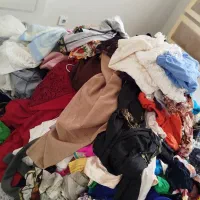 مقداری لباس زنانه