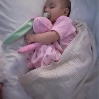 استخدام پرستار شبانه‌روزی برای کودک دختر