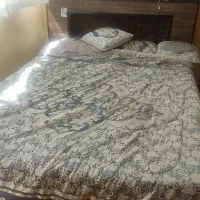 ی دست مبل تمیزباتخت و تشک و یک عدد ویترین تمیز|مبلمان خانگی و میز عسلی|اصفهان, گلستان|دیوار