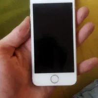 ۳ عدد گوشی آیفون 5s، چاچا و دیزایر (هر سه خاموش)