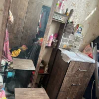 کمد و میز ارایش و صندلی و تخت خواب دو نفره|تخت و سرویس خواب|کاشان, الغدیر|دیوار