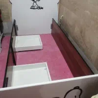تخت نوجوان