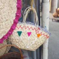 زنبیل ساده،گل کاموایی وگل برجسته وسفره ساده،گل دار|صنایع دستی و سایر لوازم تزئینی|رشت, پیرسرا|دیوار