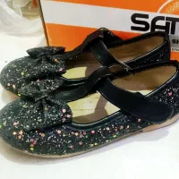 تعدادی کفش بچگونه و زنونه در حد نو|کیف، کفش، کمربند|اشتهارد, |دیوار