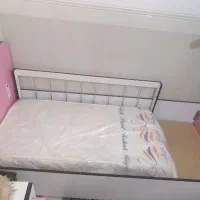 تخت خواب وکمد