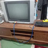 میز تلویزیون و تلویزیون