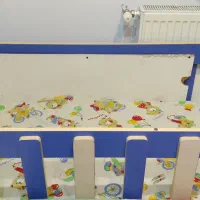 تخت کودک و نوزاد کنار مادر تمیز|تخت و سرویس خواب|مشهد, امیریه|دیوار