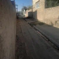 زمین دور دیوار